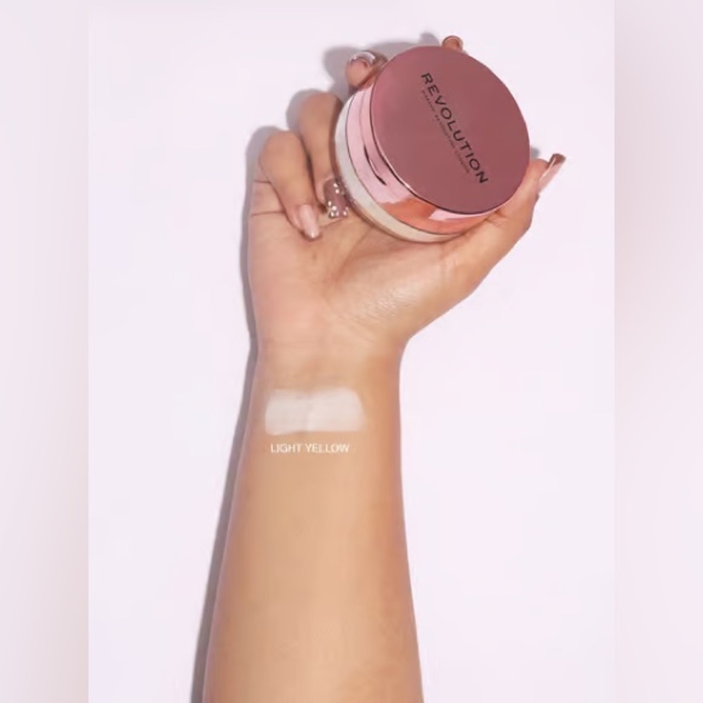 ❄️ Makeup Revolution} Conceal & Fix Setting Powder Light Yellow
